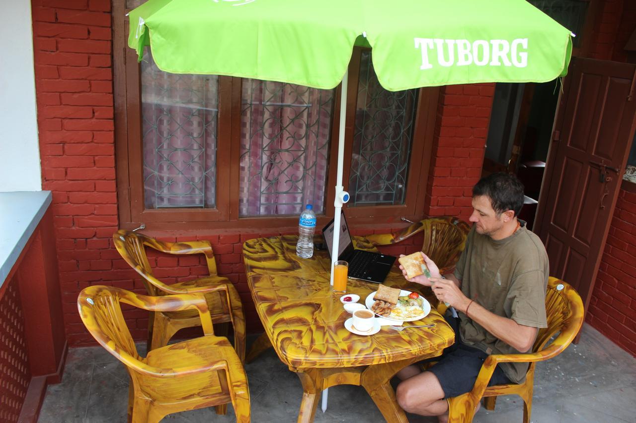 Travellers Dorm Bed & Breakfast Kathmandu Bagian luar foto