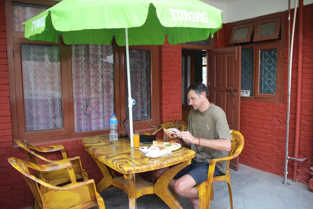 Travellers Dorm Bed & Breakfast Kathmandu Bagian luar foto